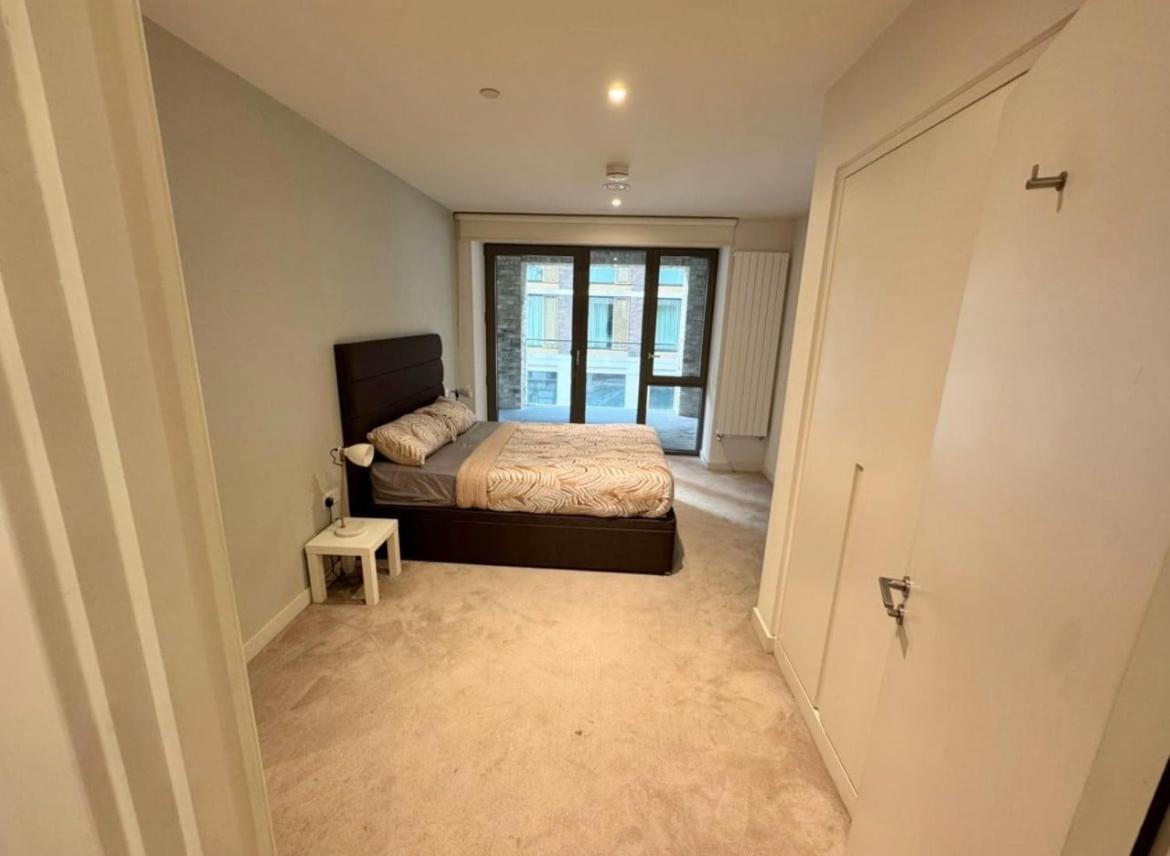 2 Bed By Excel Londra